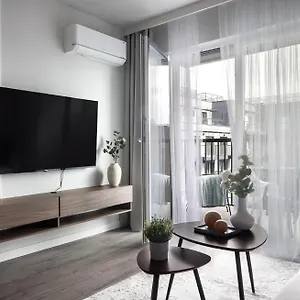 New #Madalinskiego57 - City Center, New Bulding, 2 Bedrooms, 2X Double Beds And A Fold-Out Sofa, Separate Kitchen, Air Conditioning, Balcony, Underground Parking, Self Check In 24H, Internet, Netflix, Coffee Machine, Washing Machine,1 Km To The Railw Wrocław